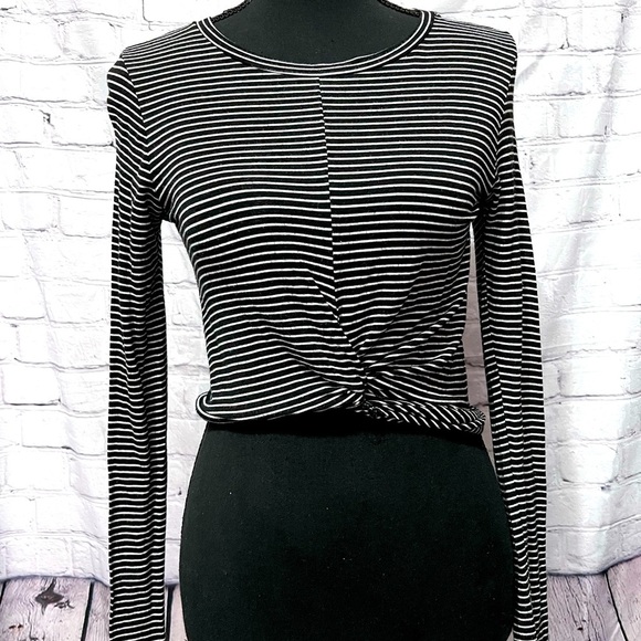 Heart & Hips Tops - Heart and Hips crop fitted top